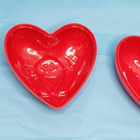 M&M plastic heart container - Picture 2 of 5